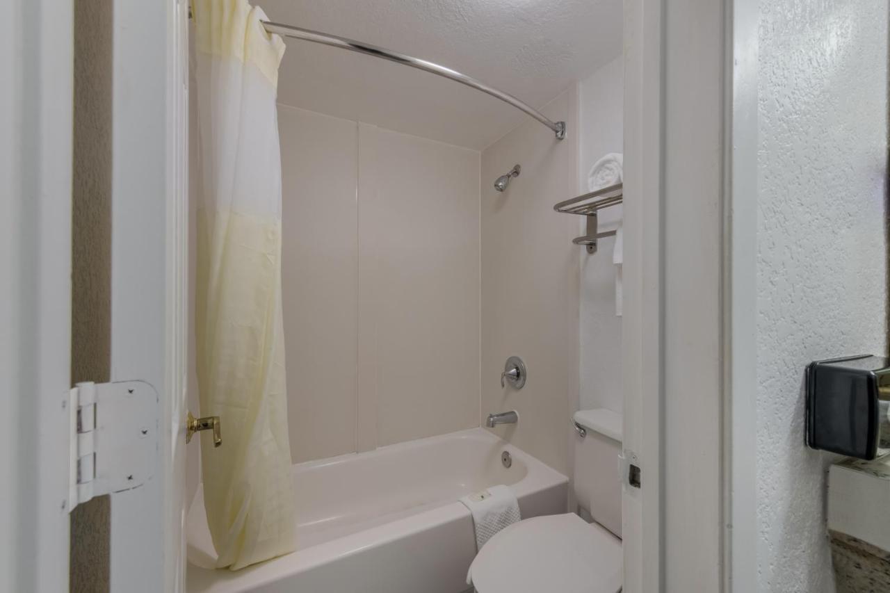 Quality Inn & Suites Airport Charlotte Zewnętrze zdjęcie
