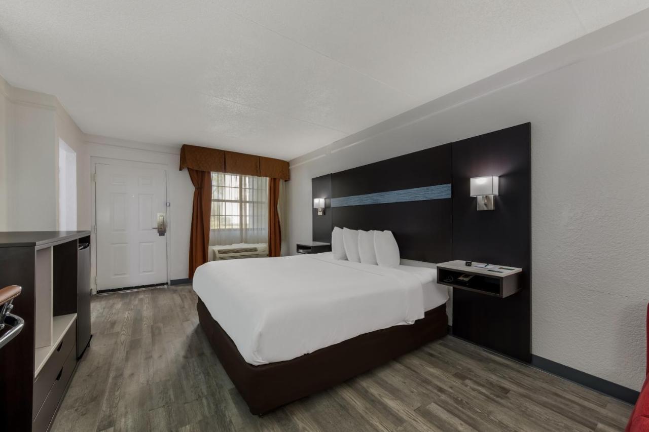 Quality Inn & Suites Airport Charlotte Zewnętrze zdjęcie