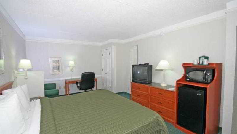 Quality Inn & Suites Airport Charlotte Zewnętrze zdjęcie